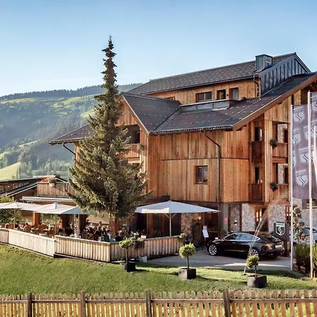 Hotel Almmonte Sensum - Funky Living Wagrain