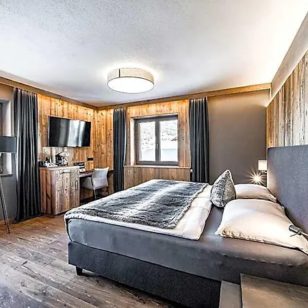 Hotel Almmonte Sensum - Funky Living Wagrain
